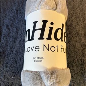 UnHide Lil' Marsh Blanket - Soft Gray Throw